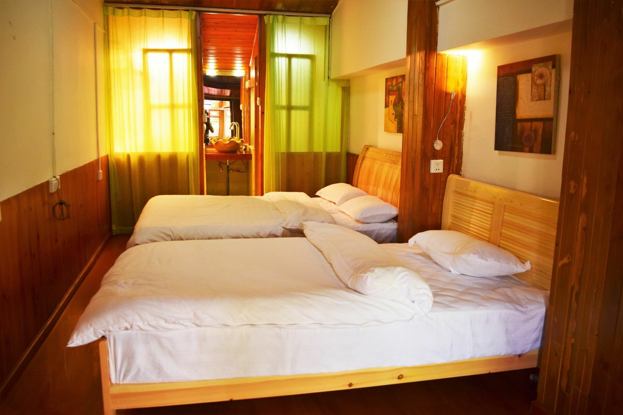 Runtong International Youth Hostel Lijiang  Exteriör bild