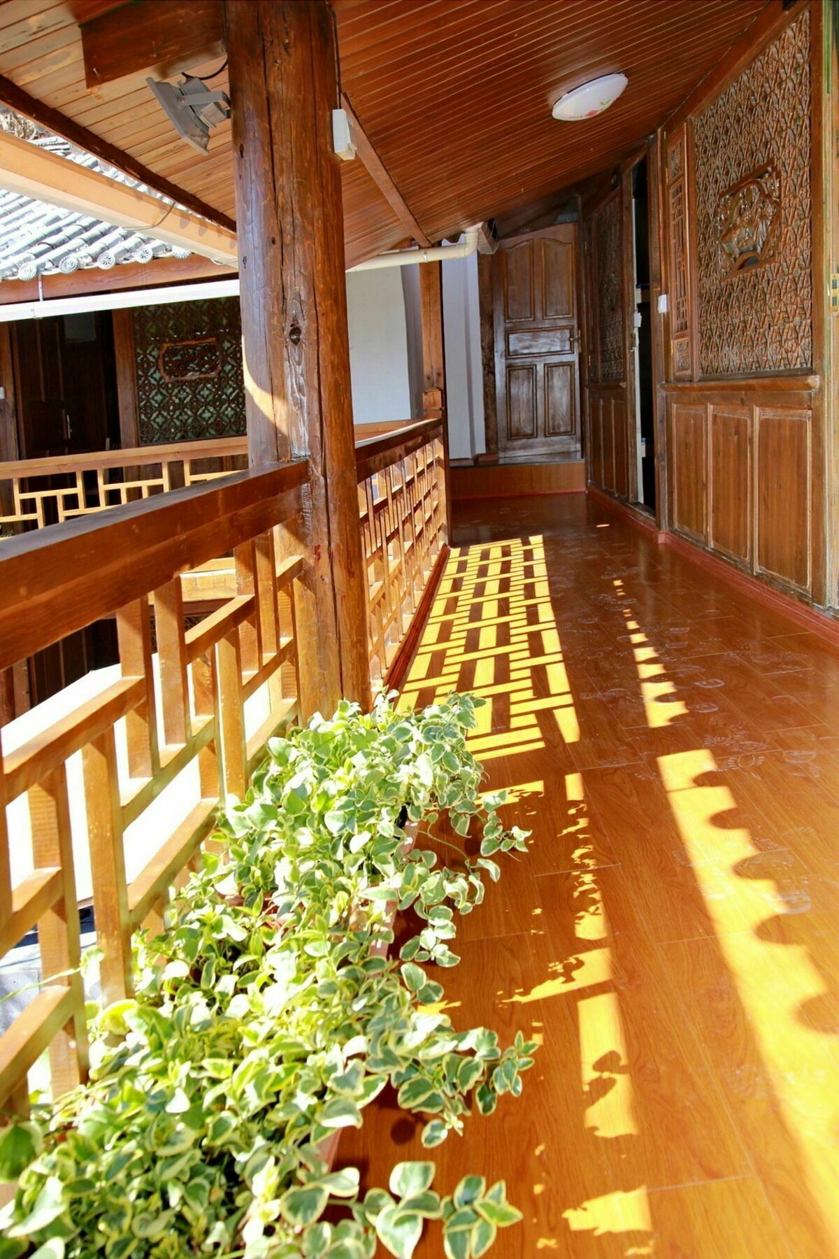 Runtong International Youth Hostel Lijiang  Exteriör bild