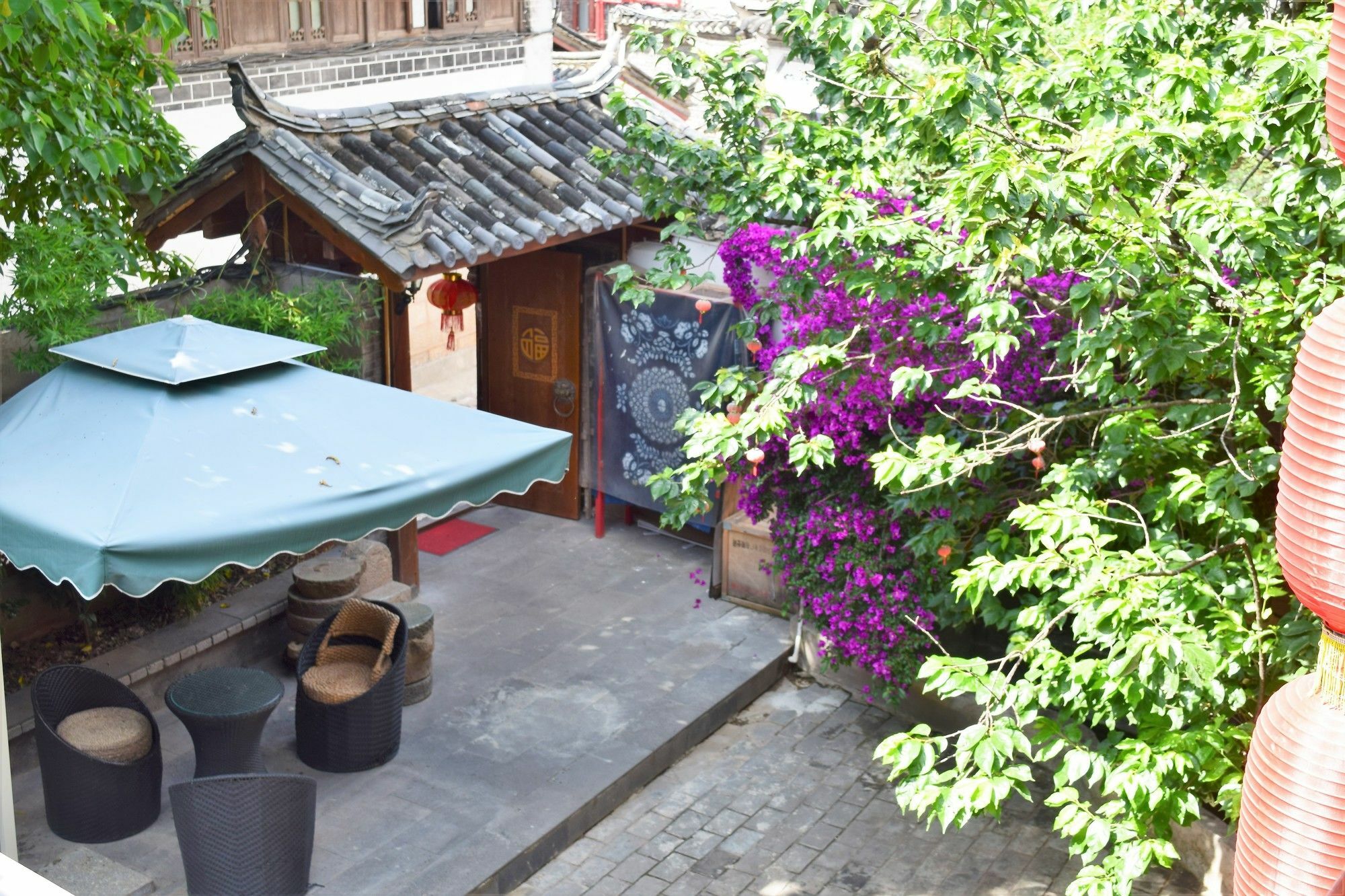 Runtong International Youth Hostel Lijiang  Exteriör bild
